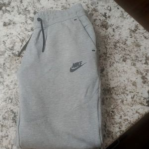 Nike boys youth large gray sweat pants.